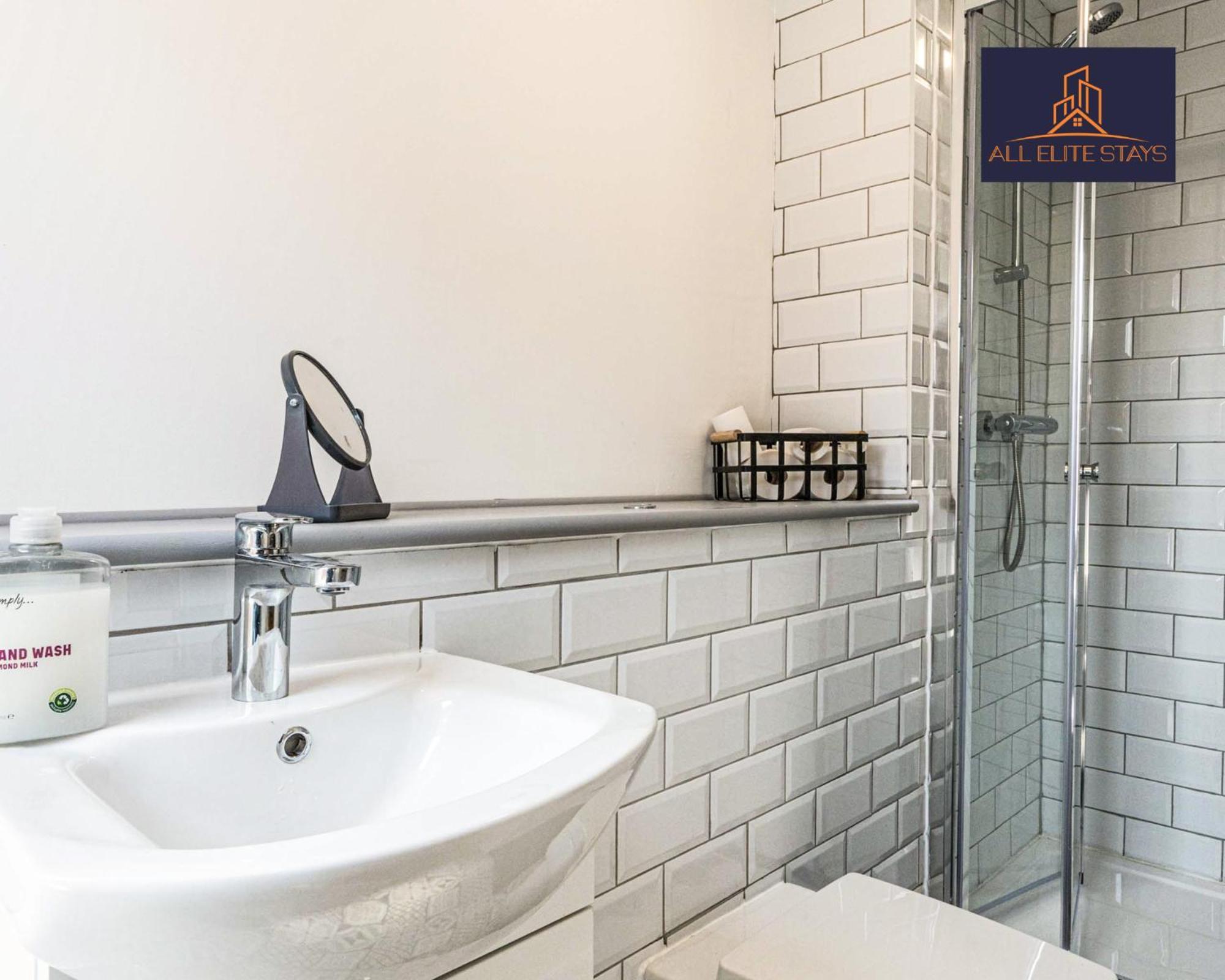 Swan House Apartment 5 - 2 Bed Apartment - Sleeps 6 - Free Parking - Liverpool - Close To City Centre - By All Elite Stays المظهر الخارجي الصورة